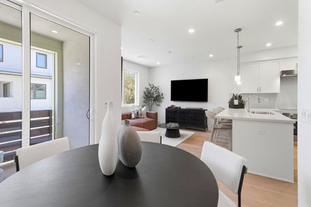 2861 Josephine Lane, Palo Alto, CA 94303
