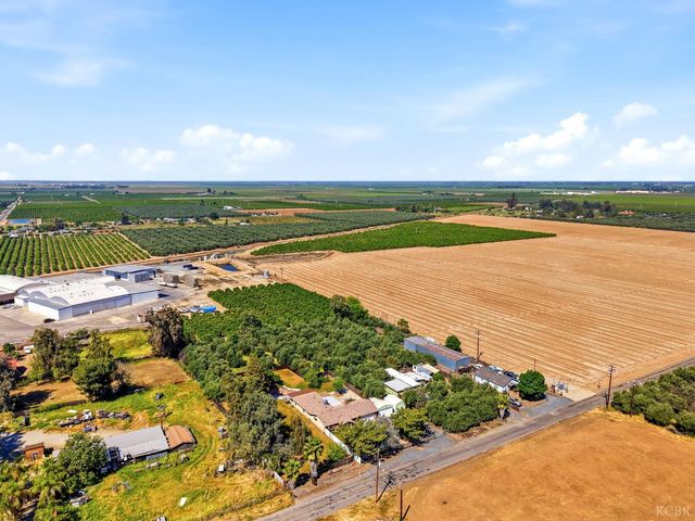 24053 Road 212, Lindsay, CA 93247