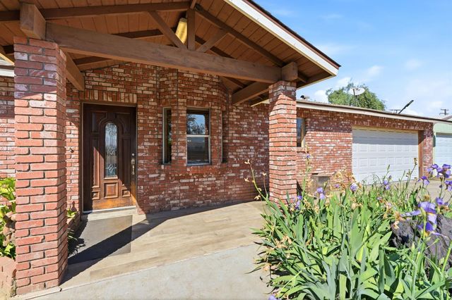 24053 Road 212, Lindsay, CA 93247