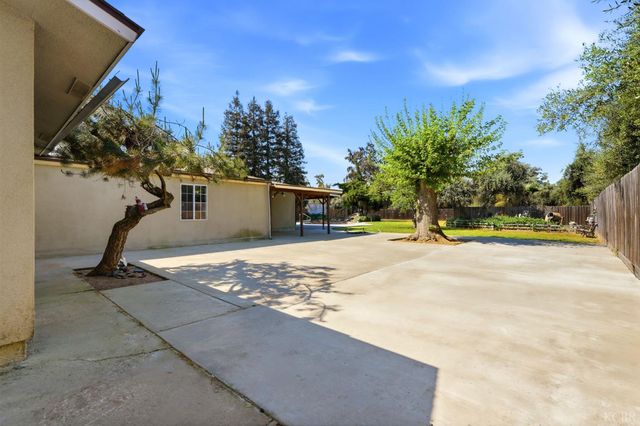 24053 Road 212, Lindsay, CA 93247