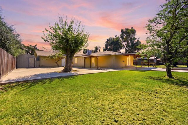 24053 Road 212, Lindsay, CA 93247