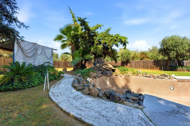 24053 Road 212, Lindsay, CA 93247