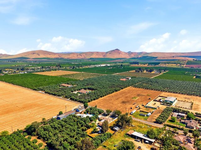 24053 Road 212, Lindsay, CA 93247