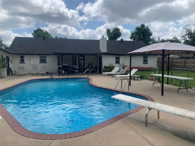 1006 S 21st Street, Rogers, AR 72758