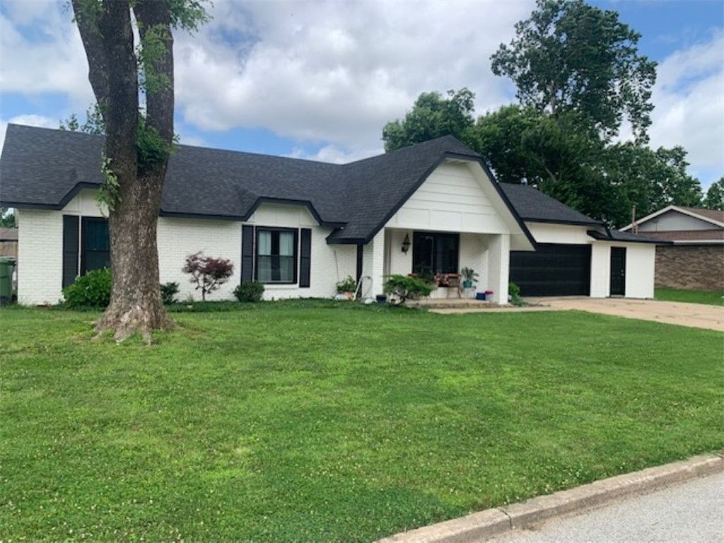 1006 S 21st Street, Rogers, AR 72758