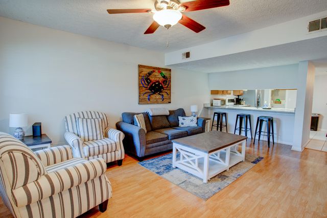 2404 Suwanee Lane, Fort Walton Beach, FL 32547