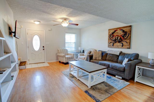 2404 Suwanee Lane, Fort Walton Beach, FL 32547