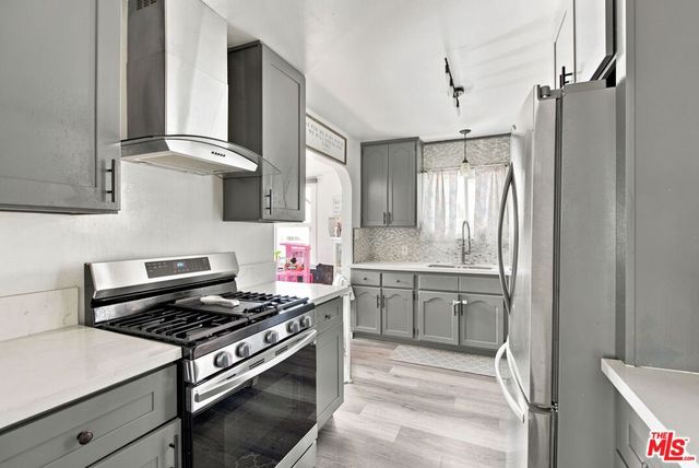 8920 Dalton Avenue, Los Angeles, CA 90047