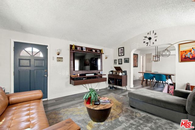 8920 Dalton Avenue, Los Angeles, CA 90047