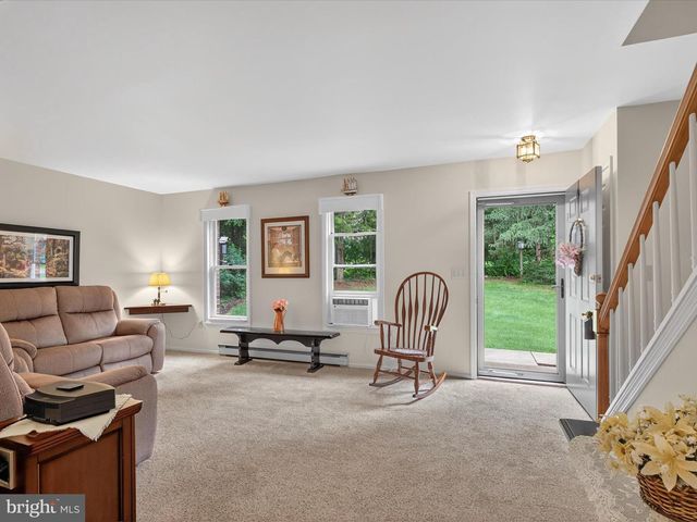 203 PLEASANT HILL DR, Lititz, PA 17543