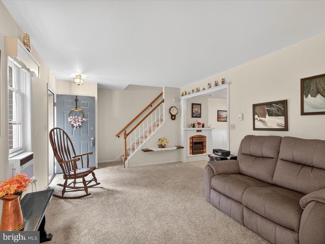 203 PLEASANT HILL DR, Lititz, PA 17543