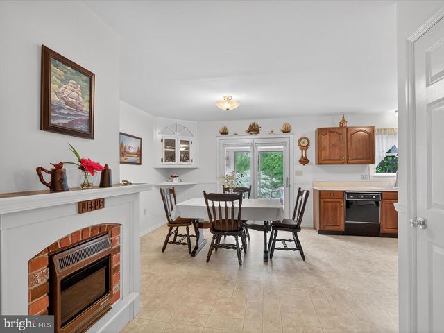 203 PLEASANT HILL DR, Lititz, PA 17543