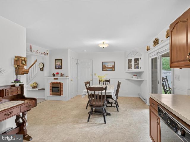 203 PLEASANT HILL DR, Lititz, PA 17543