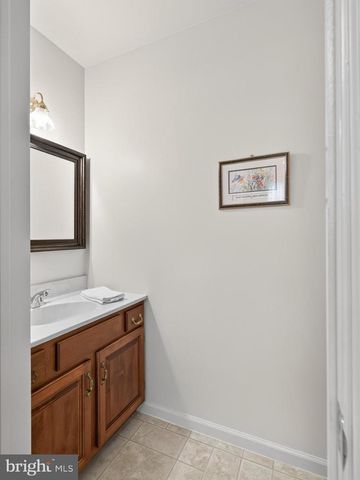 203 PLEASANT HILL DR, Lititz, PA 17543