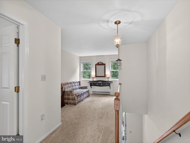 203 PLEASANT HILL DR, Lititz, PA 17543