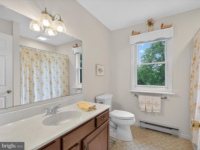 203 PLEASANT HILL DR, Lititz, PA 17543
