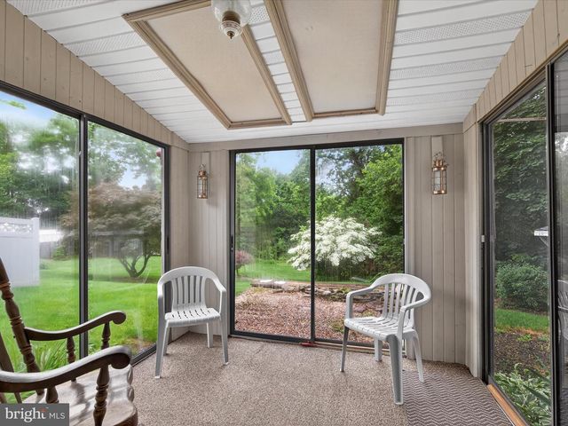 203 PLEASANT HILL DR, Lititz, PA 17543
