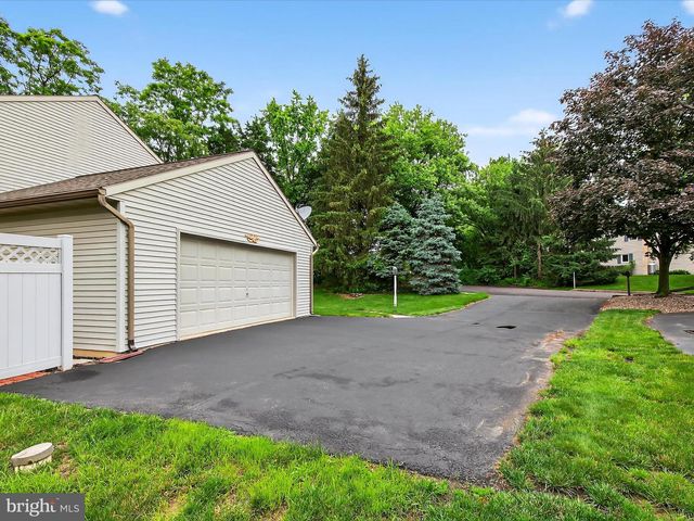 203 PLEASANT HILL DR, Lititz, PA 17543