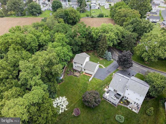 203 PLEASANT HILL DR, Lititz, PA 17543