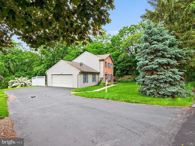 203 PLEASANT HILL DR, Lititz, PA 17543