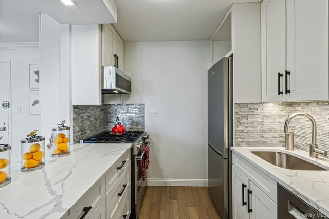 18-15 215th Street 15F, Bayside, NY 11360