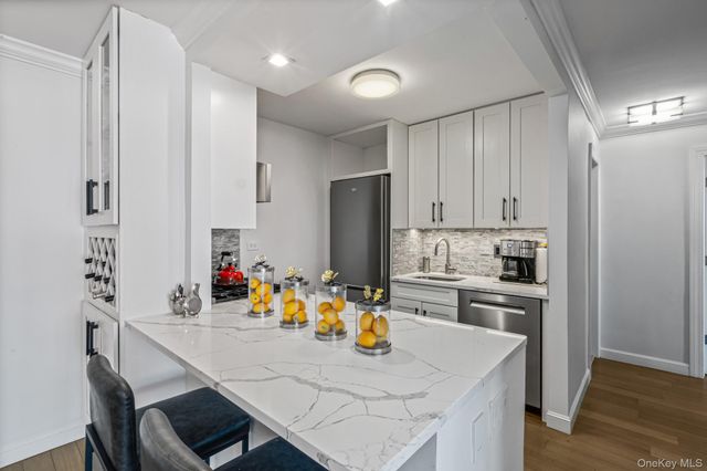 18-15 215th Street 15F, Bayside, NY 11360