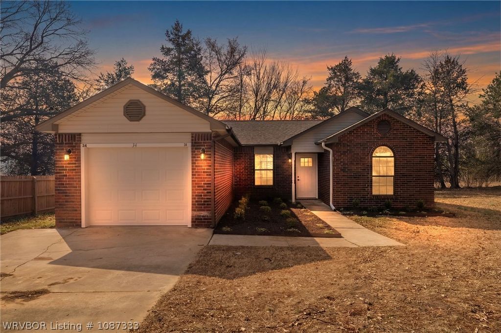 34 Easley Loop, Greenwood, AR 72936