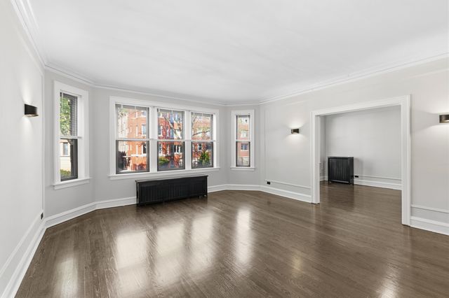 6851 S Paxton Avenue 1N, Chicago, IL 60649