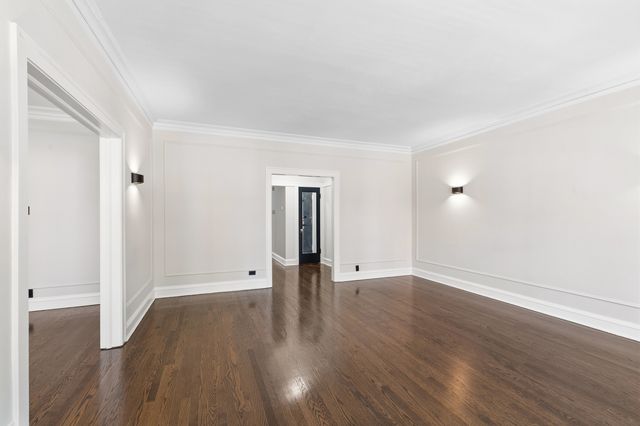 6851 S Paxton Avenue 1N, Chicago, IL 60649
