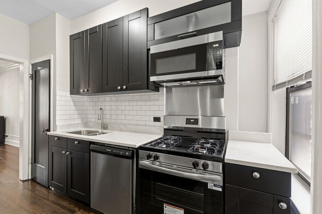 6851 S Paxton Avenue 1N, Chicago, IL 60649