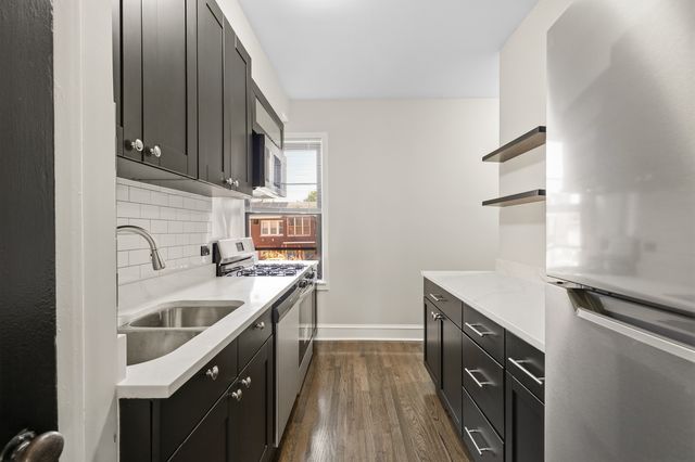 6851 S Paxton Avenue 1N, Chicago, IL 60649