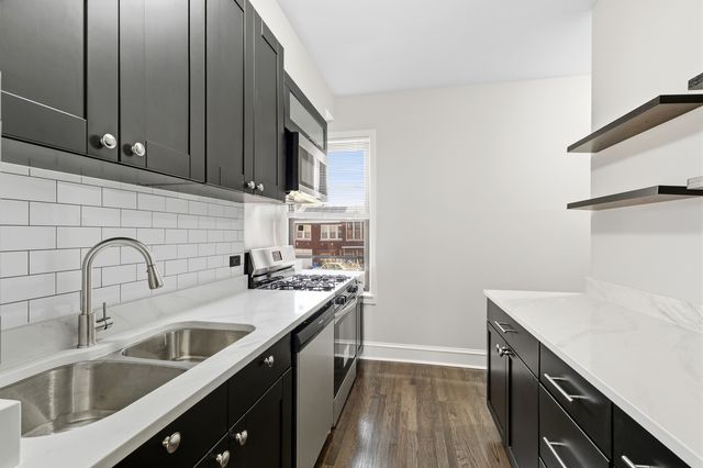 6851 S Paxton Avenue 1N, Chicago, IL 60649