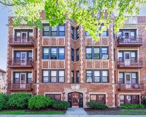 6851 S Paxton Avenue 1N, Chicago, IL 60649