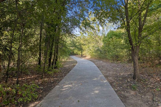 2751 Village Parkway, Flower Mound, TX 75077