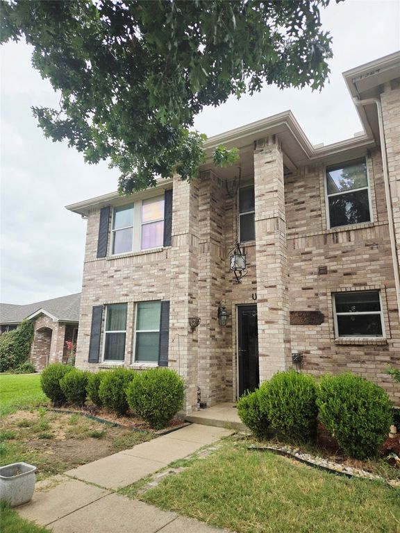 1324 Cherokee Rose Lane, Burleson, TX 76028