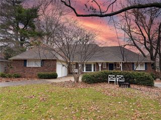 7905 Fontana Street, Prairie Village, KS 66208