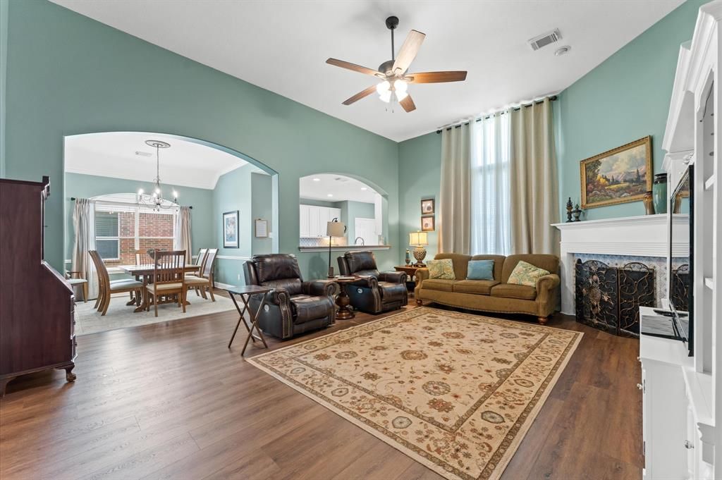 413 Gastonbury Court, League City, TX 77573