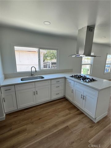 924 E Lanzit, Los Angeles, CA 90059