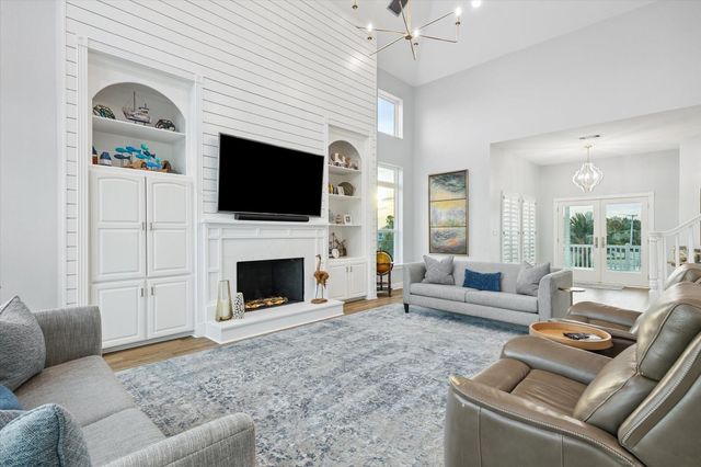 1335 Tiki Drive, Tiki Island, TX 77554