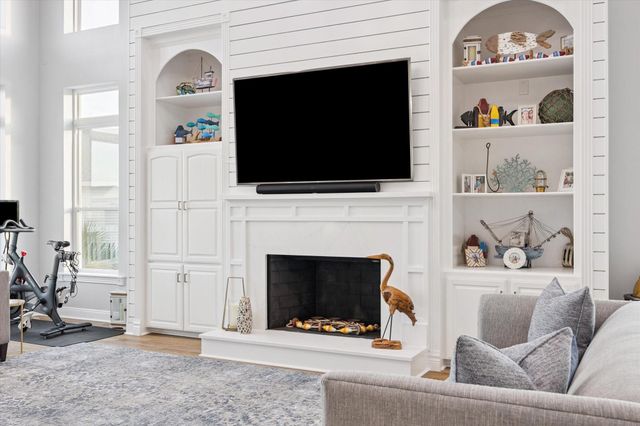 1335 Tiki Drive, Tiki Island, TX 77554