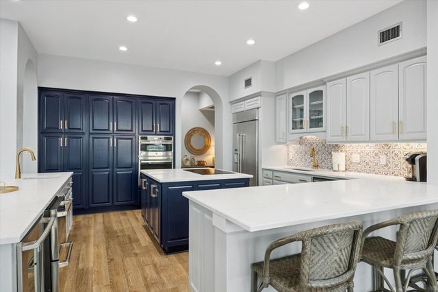 1335 Tiki Drive, Tiki Island, TX 77554