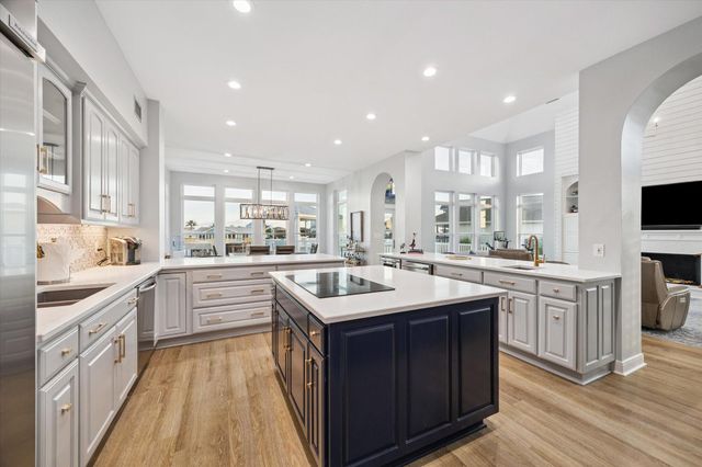 1335 Tiki Drive, Tiki Island, TX 77554