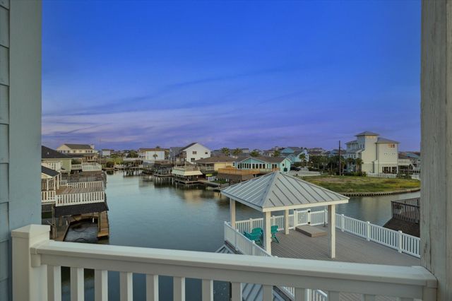 1335 Tiki Drive, Tiki Island, TX 77554