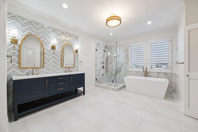 1335 Tiki Drive, Tiki Island, TX 77554