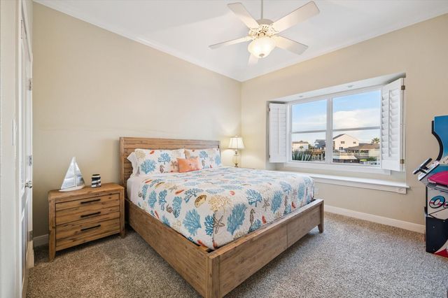 1335 Tiki Drive, Tiki Island, TX 77554