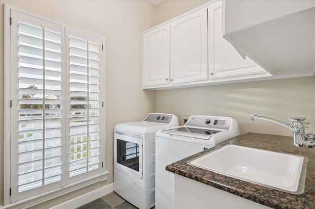 1335 Tiki Drive, Tiki Island, TX 77554