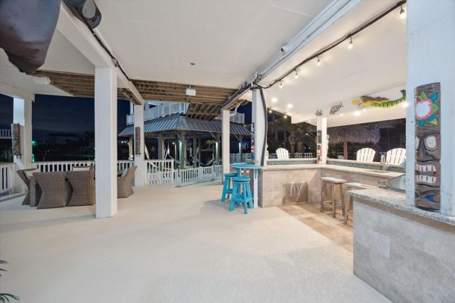 1335 Tiki Drive, Tiki Island, TX 77554