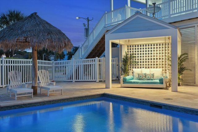 1335 Tiki Drive, Tiki Island, TX 77554