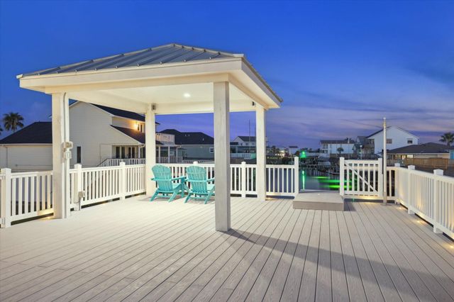 1335 Tiki Drive, Tiki Island, TX 77554