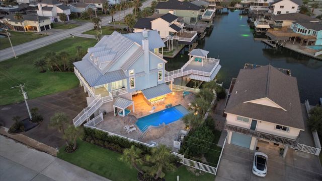 1335 Tiki Drive, Tiki Island, TX 77554